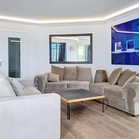 Familiales Berges De Seine Apartment